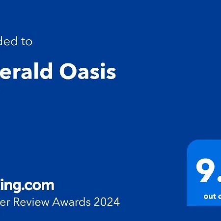 Emerald Oasis דירה